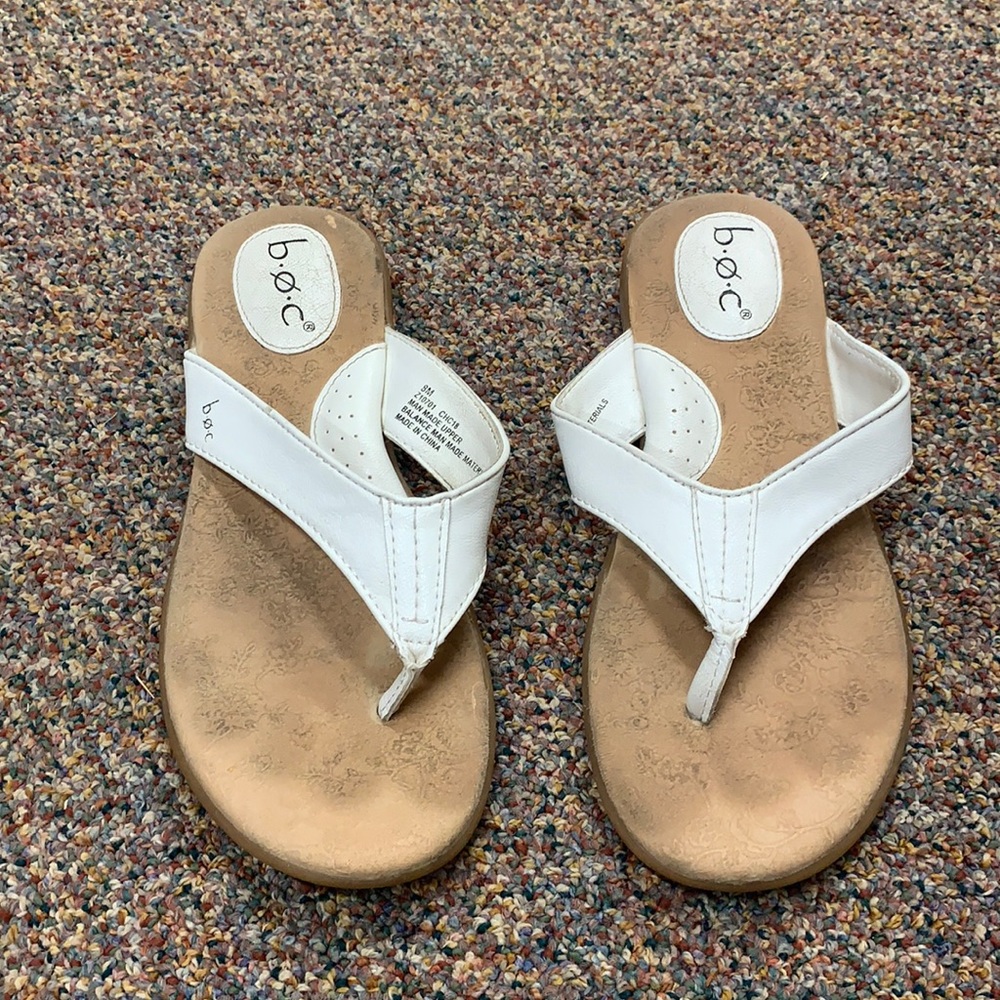 b.o.c. White sandal (flip flop)
